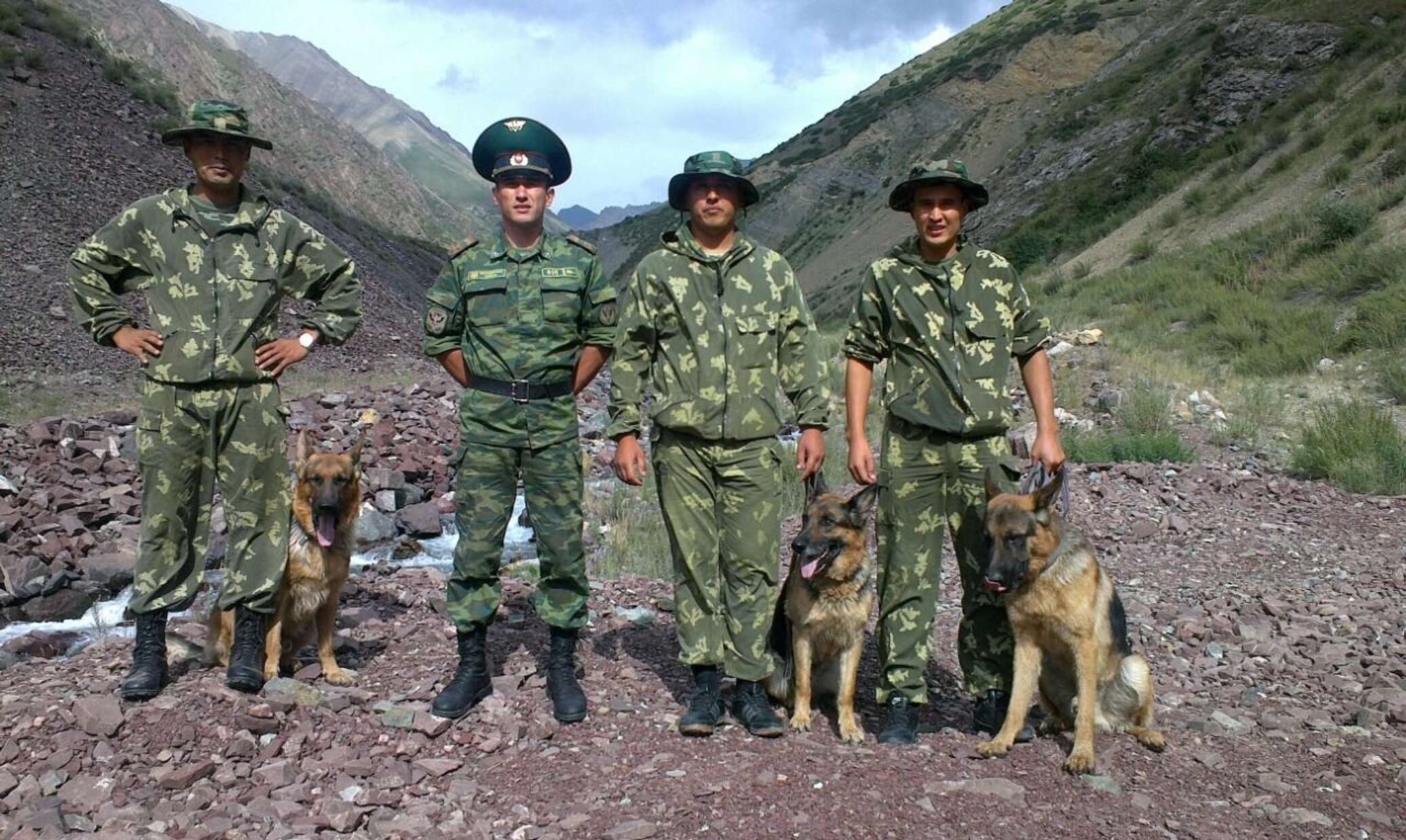 Пограничная безопасность рф. Погран войска Кыргызской Республики. Пограничный отряд Кыргызской Республики. Армия Кыргызстана погран.