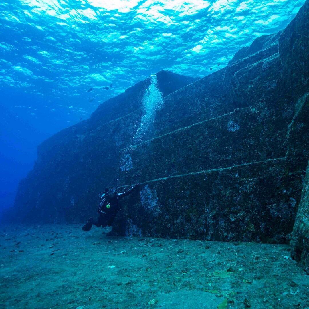 Море глубина 300 метров