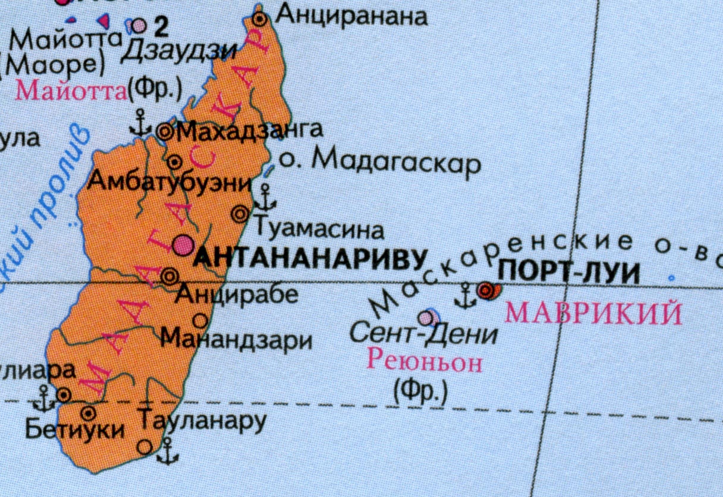 Столица страны мексика географические координаты. Столица Мадагаскара на карте. Остров Мадагаскар на физической карте. Мадагаскар географическое положение на карте. Остров Мадагаскар на карте.