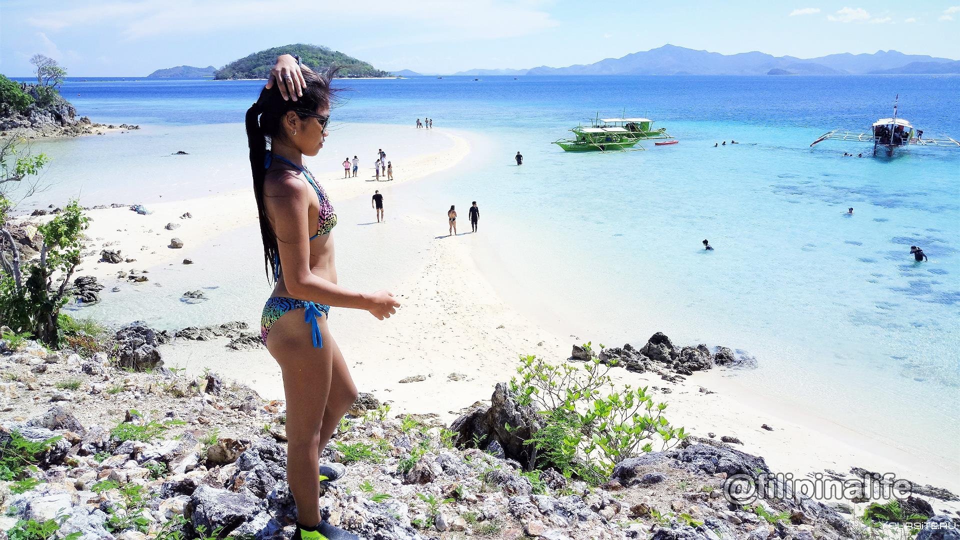Фото дикий пляж девочке. Филиппины пляж девушки. Филиппины Дикие пляжи.