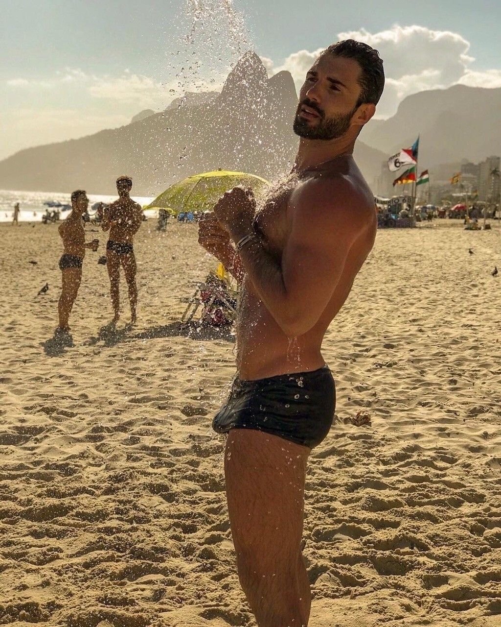 фото парней с гей пляжа фото 117