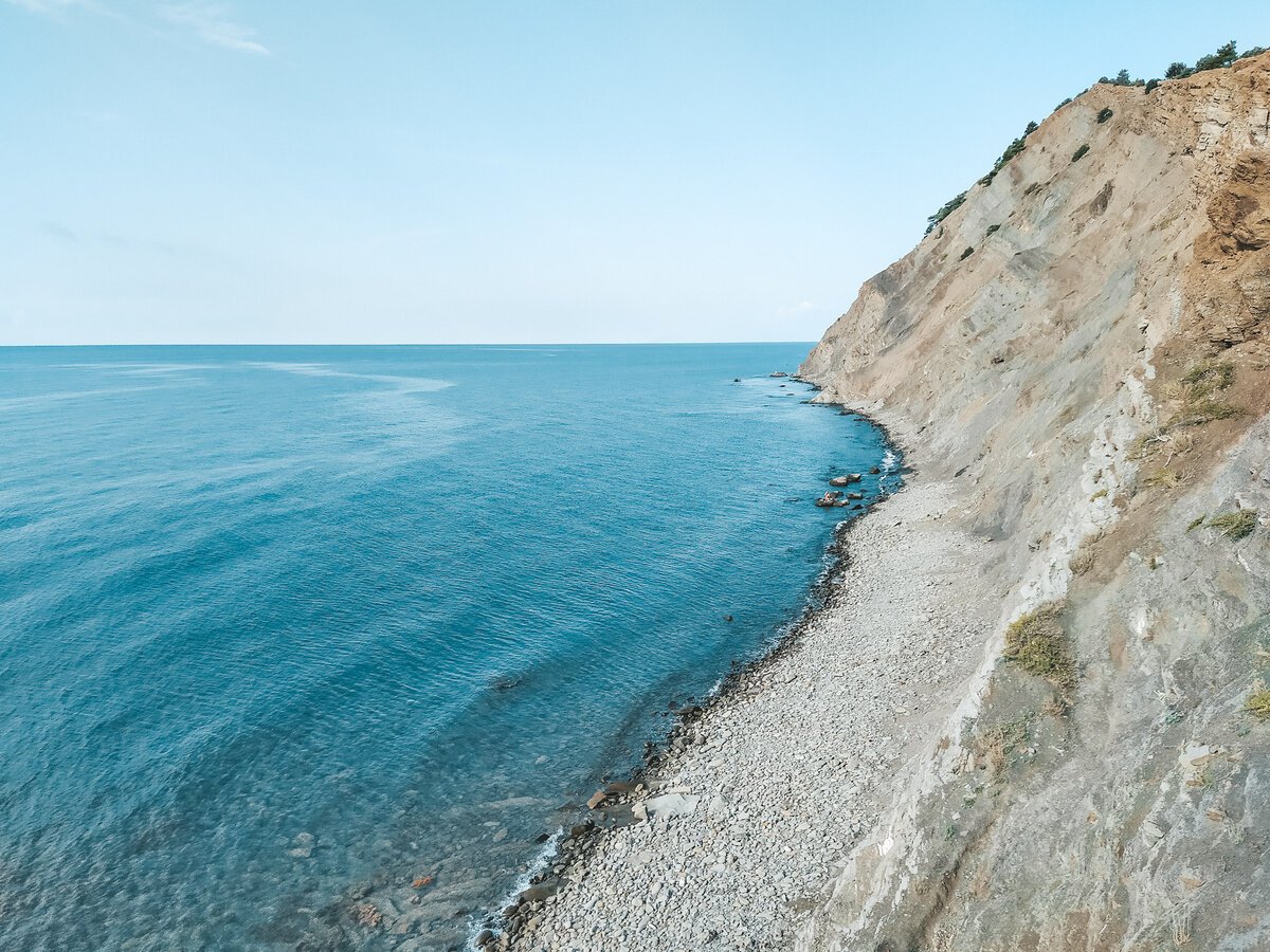 Дикий пляж краснодарского. Черноморское побережье Крыма Дикие пляжи. Пляж «дикий берег» ЮАР. Дикие пляжи Черноморья.