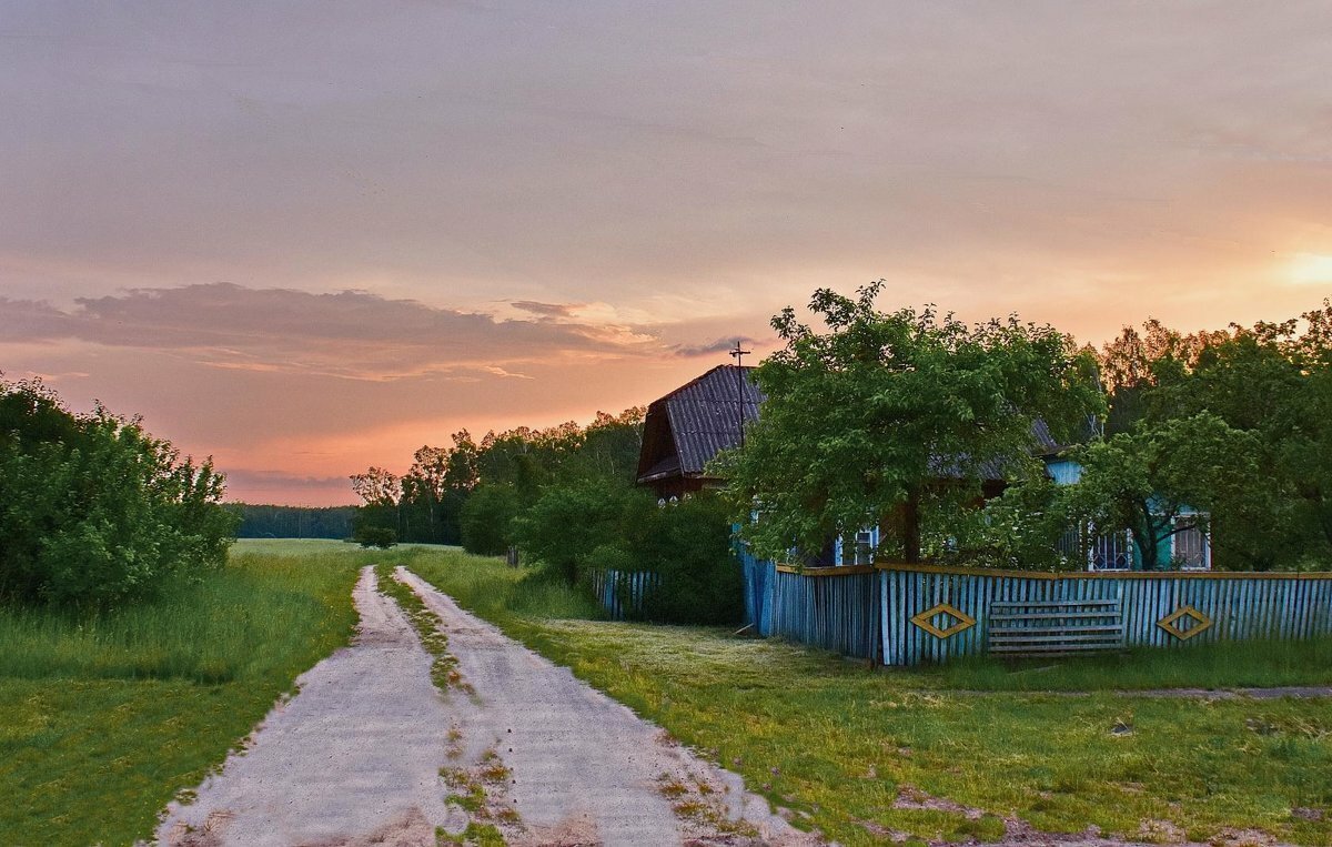 Природа поселка. Деревня горки Калужская область Перемышльский район. Деревня Сербишино природа. Деревня природа Проселочная дорога. Сельский «дорога к дому»Ленинградская область.