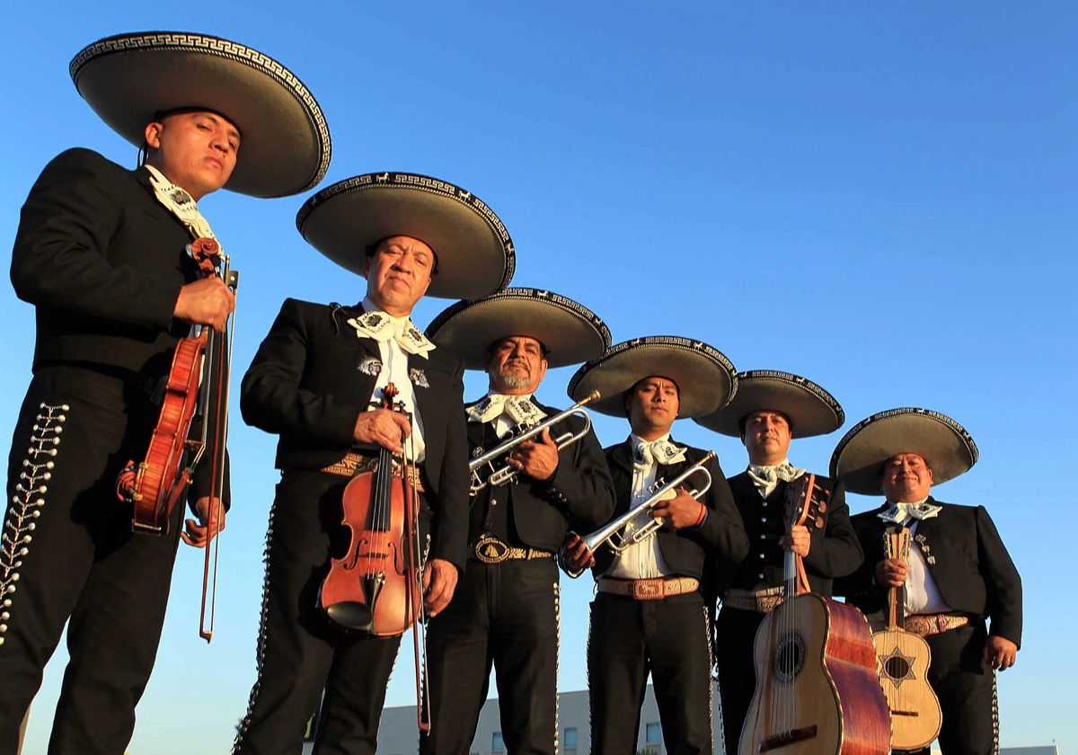 Mexico песня. Ансамбль Мариачи. Музыканты Мариачи. Мариачи Мексика. Мексиканский ансамбль музыкантов-Мариачи.