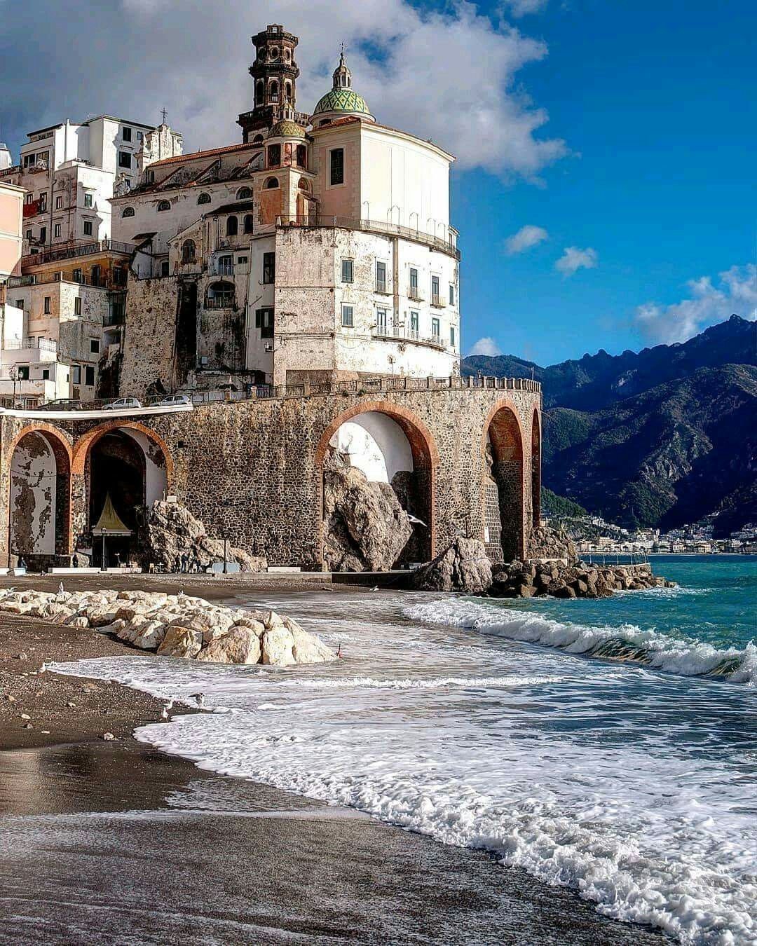 Travel to italy. Салерно город в Италии. Atrani Италия. Побережье Италии Салерно. Салерно Италия достопримечательности.