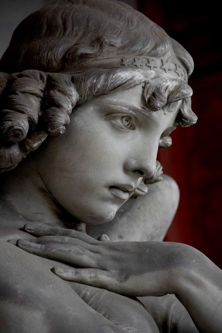 Женские скульптуры древней греции