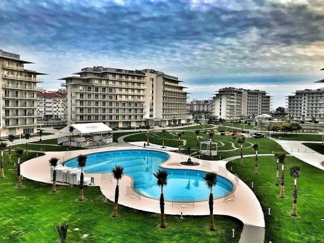 Комплекс бассейнов Breeze в Bridge Resort Сочи
