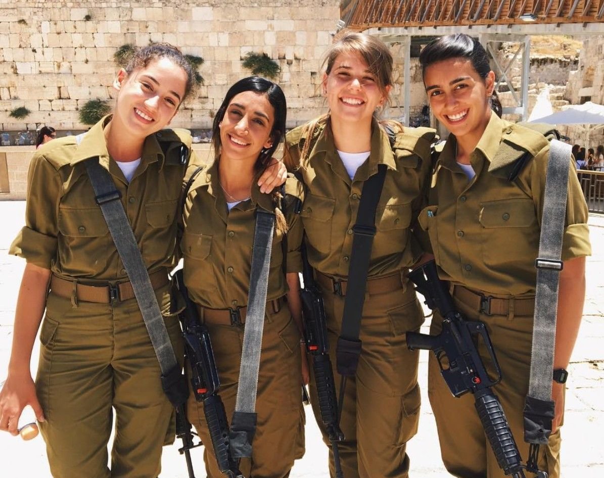 Фото израильских девушек. IDF Израиль. Израильский спецназ IDF. Израильские девушки военные. Израильская форма женская.