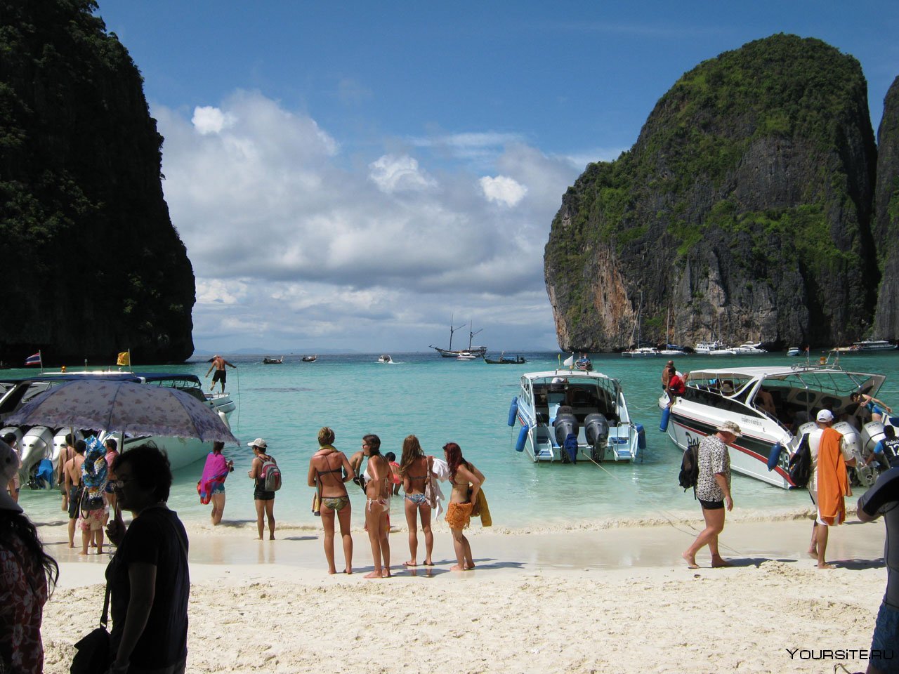 Тайланд можно ехать. Пхи Пхи Тайланд. Тайланд Пхи Пхи Самуи. Пляжи Тайланда Пхи Пхи. Остров Пхи-Пхи Таиланд туристы.