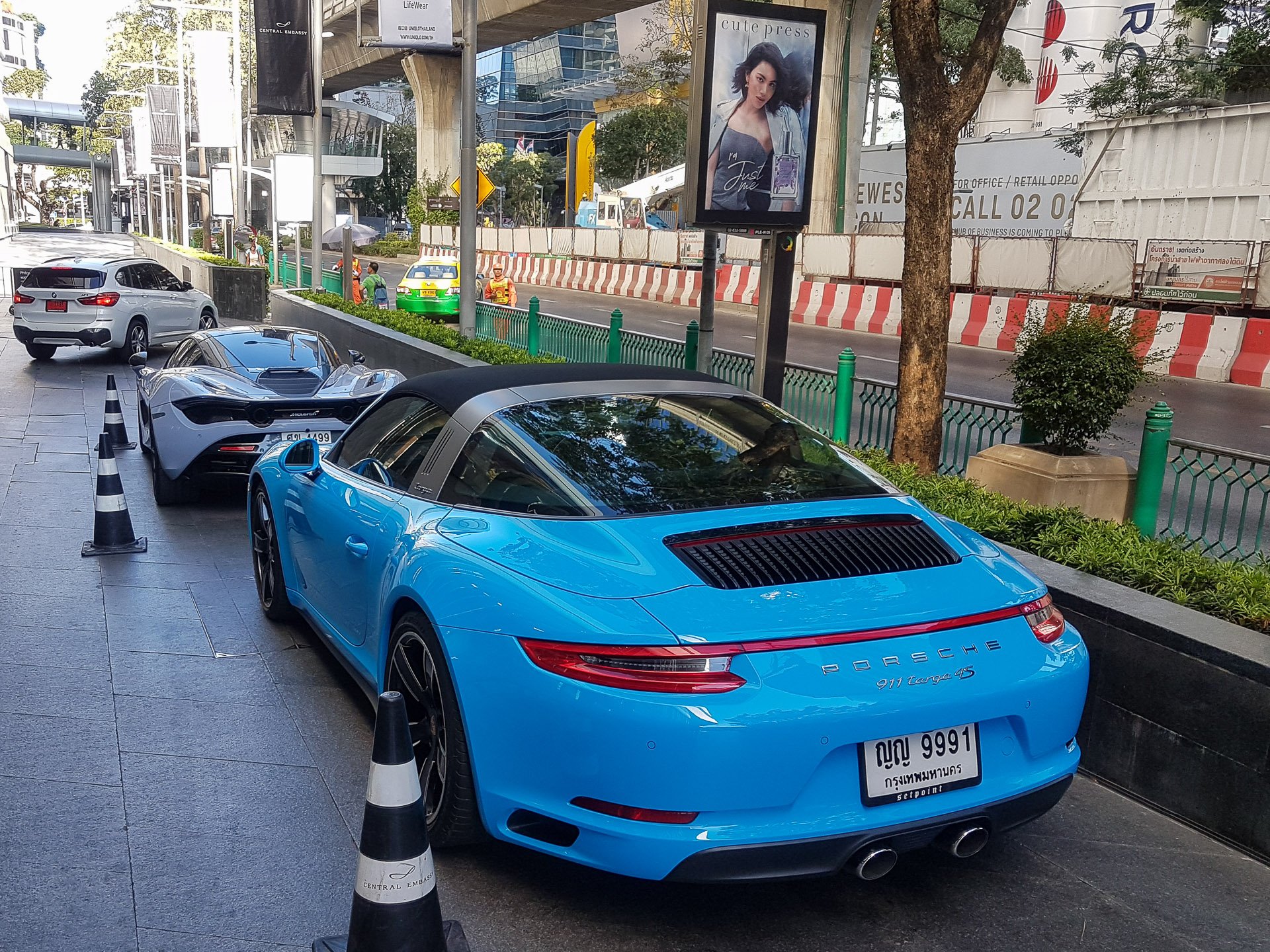 Авто бангкок. Porsche 911 9991. Тайские автомобильные номера. Номера машин в Тайланде. Красивые автомобильные номера в Таиланде.