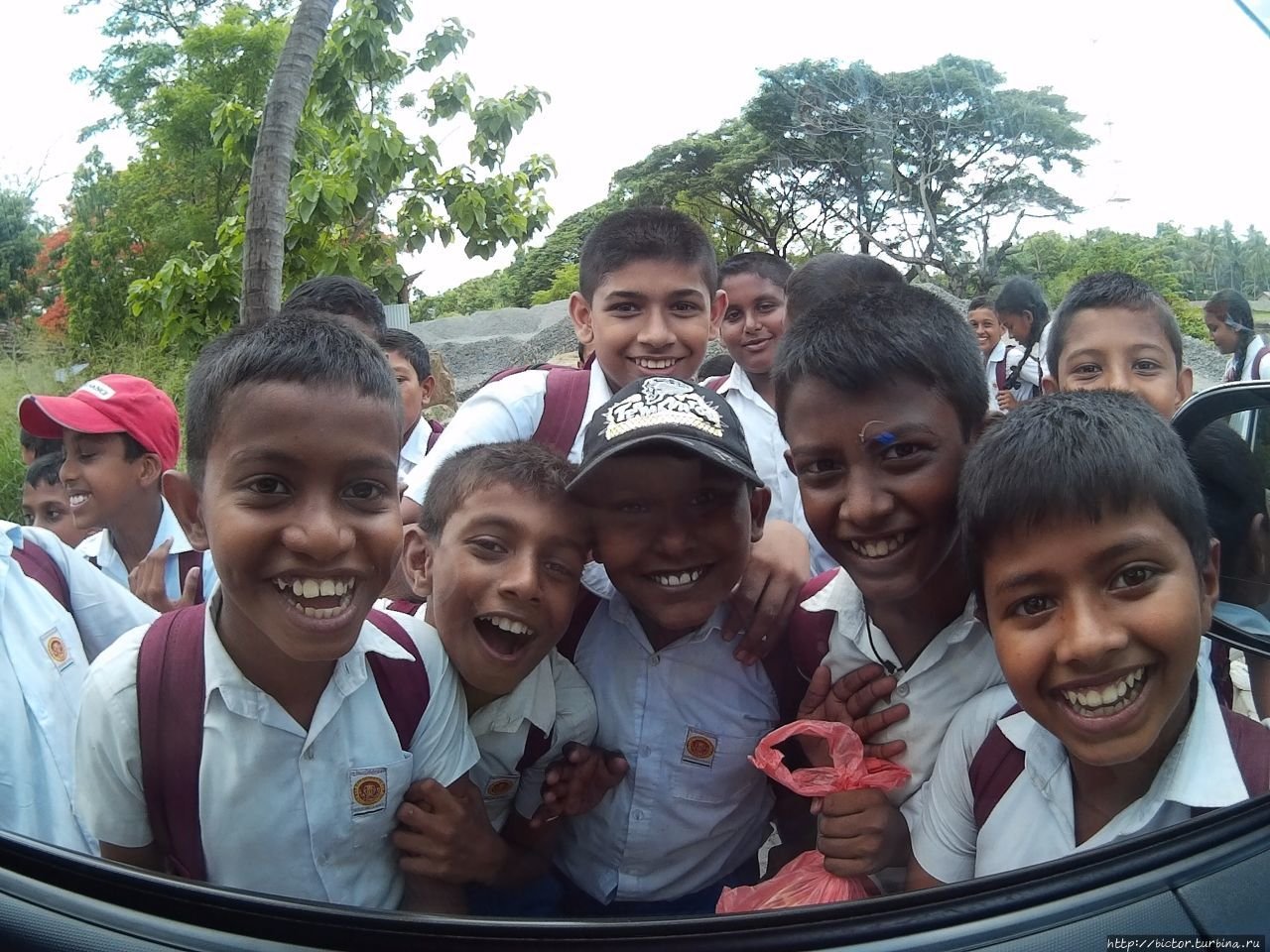 Шри ланка школы. Шри Ланка школа. Шри Ланка мальчики. Шри Ланка местные жители. Бюргеры Шри-Ланки.