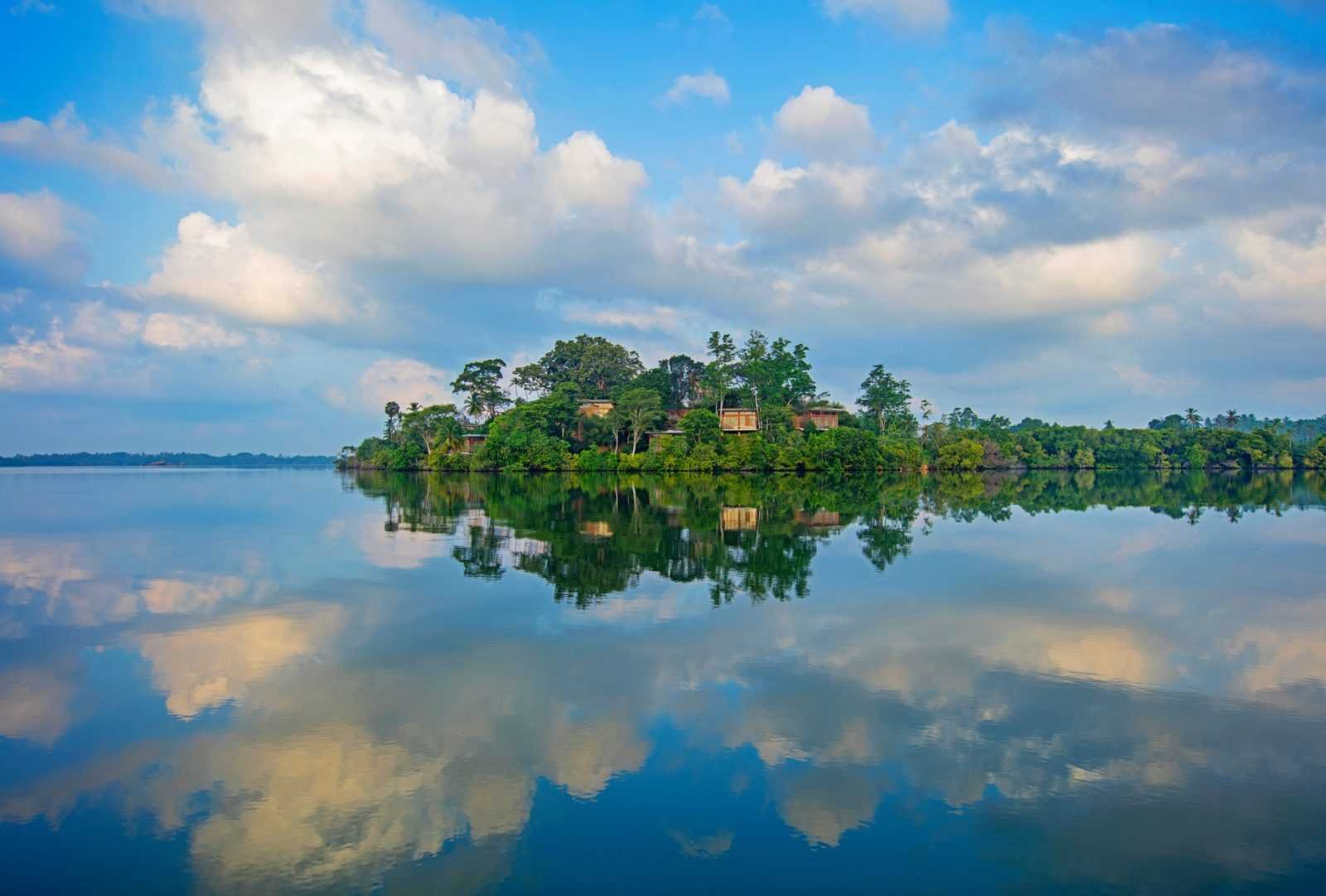 Шри ланка река. Озеро Коггала. Келани река Шри Ланка. Коггала Шри Ланка. Озеро Тиса Шри Ланка.