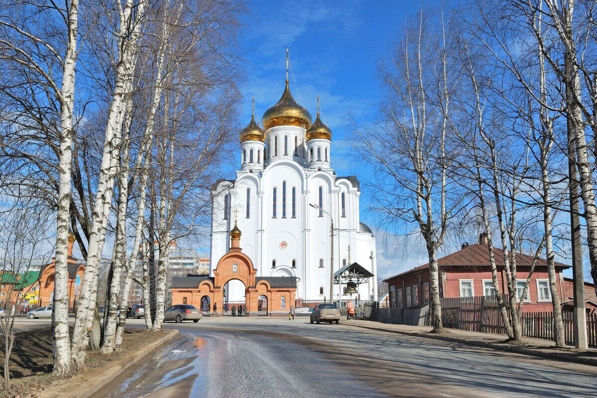 Свято-Стефановский храм Ухта весной