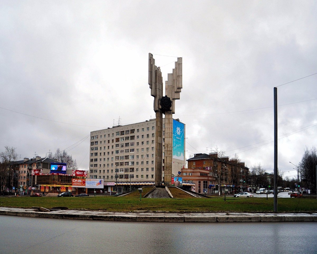 Памятник Куратову в Сыктывкаре