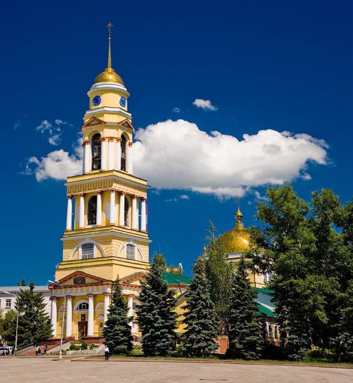 Скульптурная композиция дама с собачкой Липецк