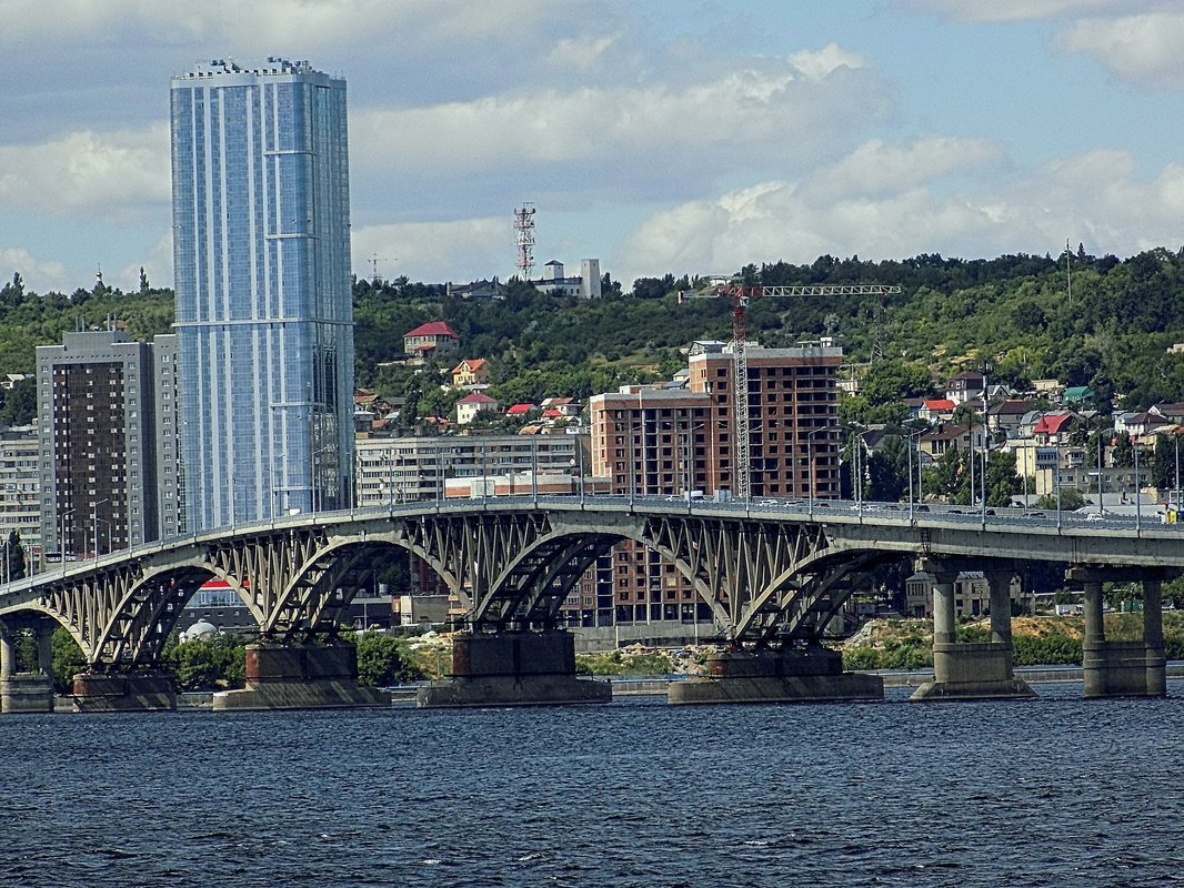 Виды саратова. Волга Саратов. Саратов город на Волге. Вид на Саратов с моста. Саратов вид с Волги.