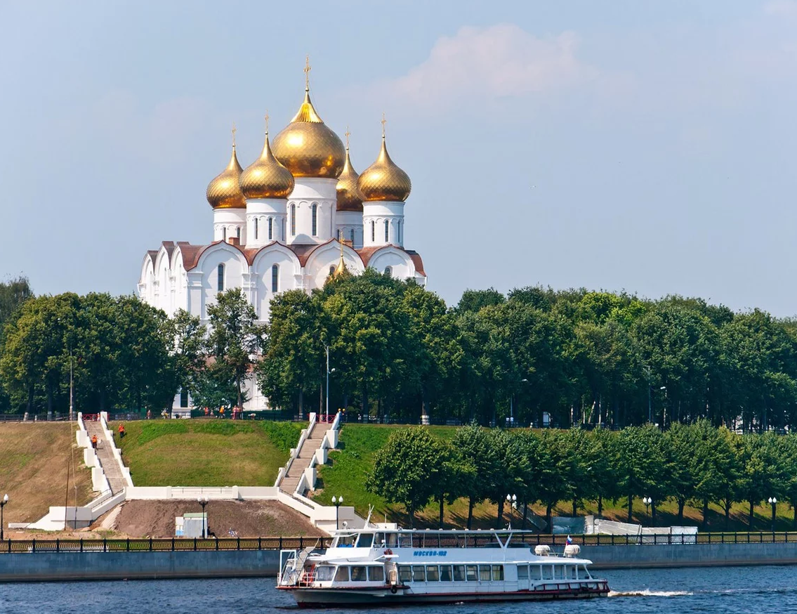 Ярославль стрелка Успенский собор