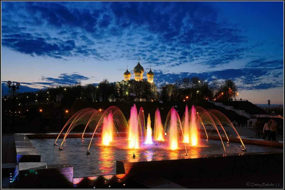 Парк стрелка в Ярославле фонтаны