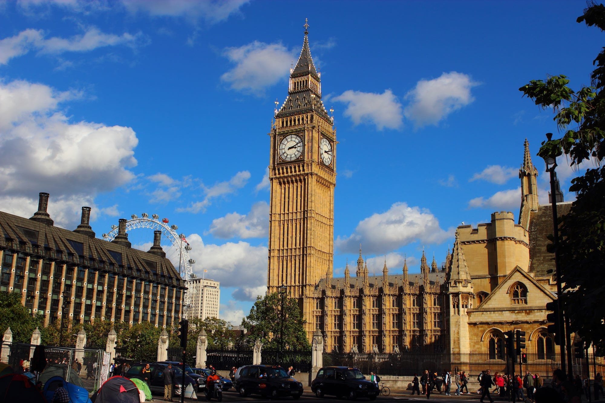 Биг найти. Часовая башня Вестминстерского дворца. Лондонская башня Биг Бен. Достопримечательности Лондона Биг Бен. Биг-Бен (башня Елизаветы).
