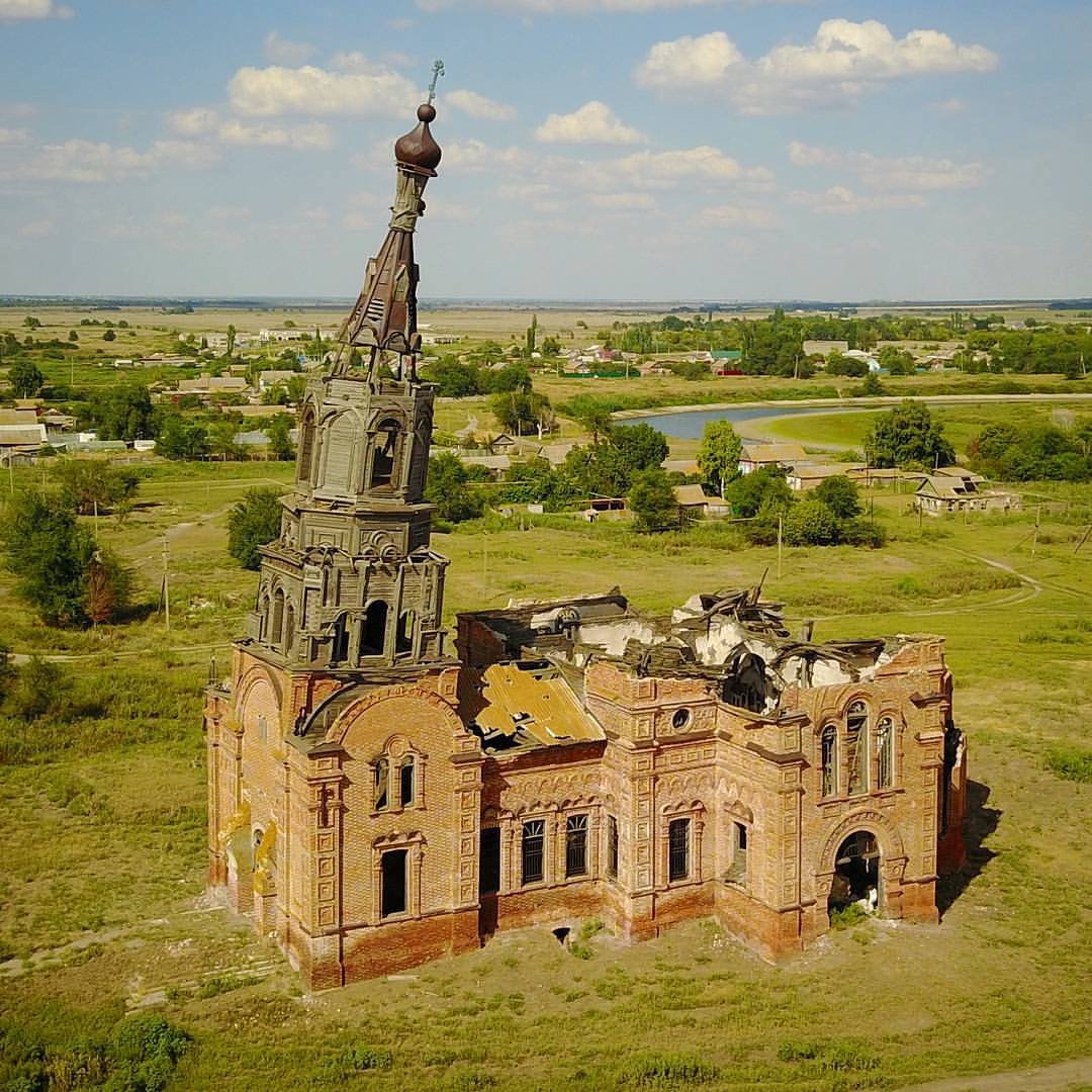 Село саратовское. Церковь села Логиновка Саратовской области. Логиновка Церковь Краснокутский район. Краснокутский района село Логиновка Церковь. Церковь в селе Логиновка Саратовская область.