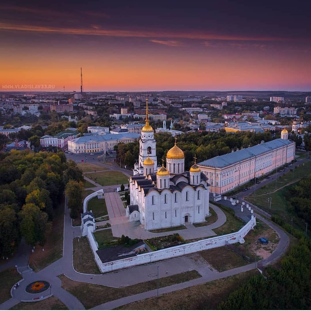 Суздаль монастырь с 6 куполами