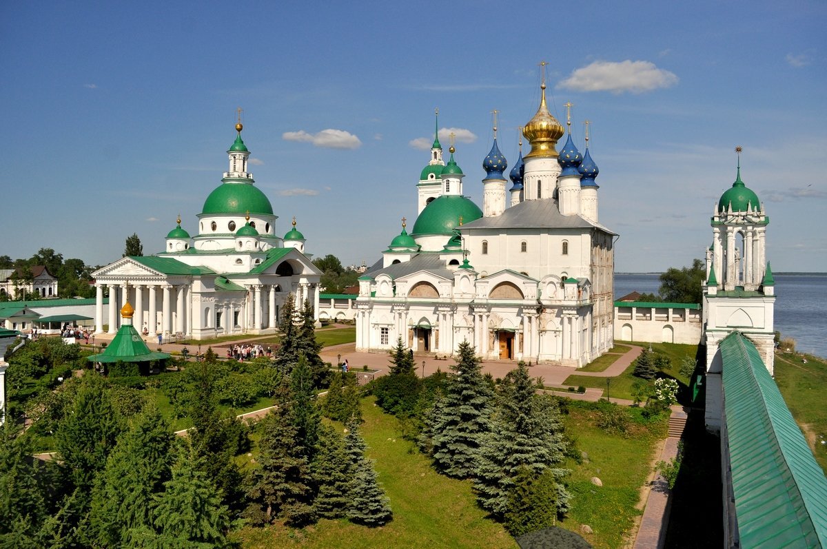 Митрополичий двор в Ростове Великом