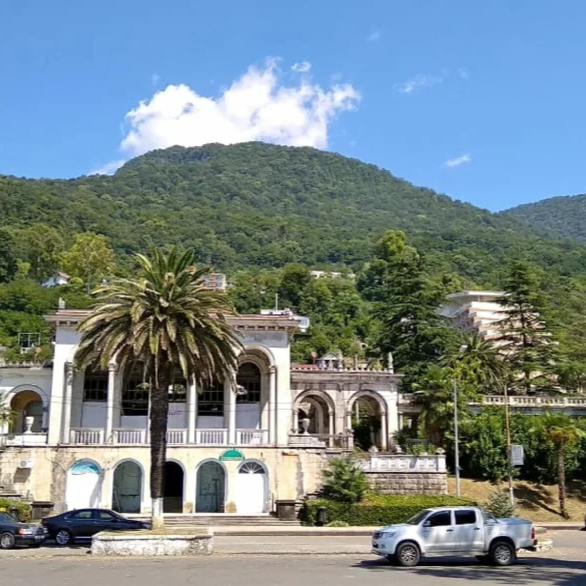 Абхазия, Гудаута, особняк гулария