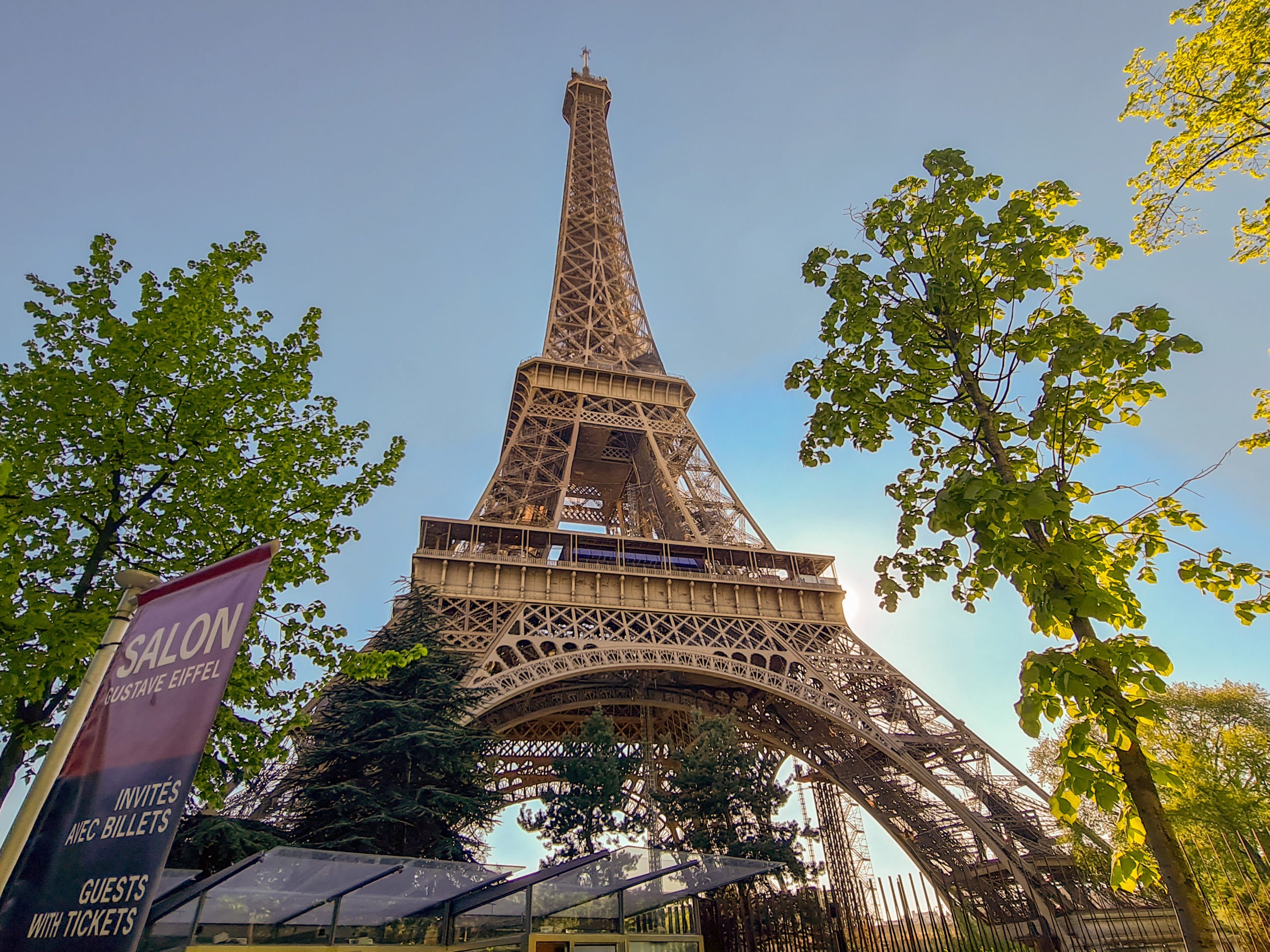 Окрестности парижа. Эйфелева башня в Париже -столице Франции. Эйфелева башня в Париже фото. Елисейские поля Эйфелева башня. Достопримечательности Франции Эйфелева башня.