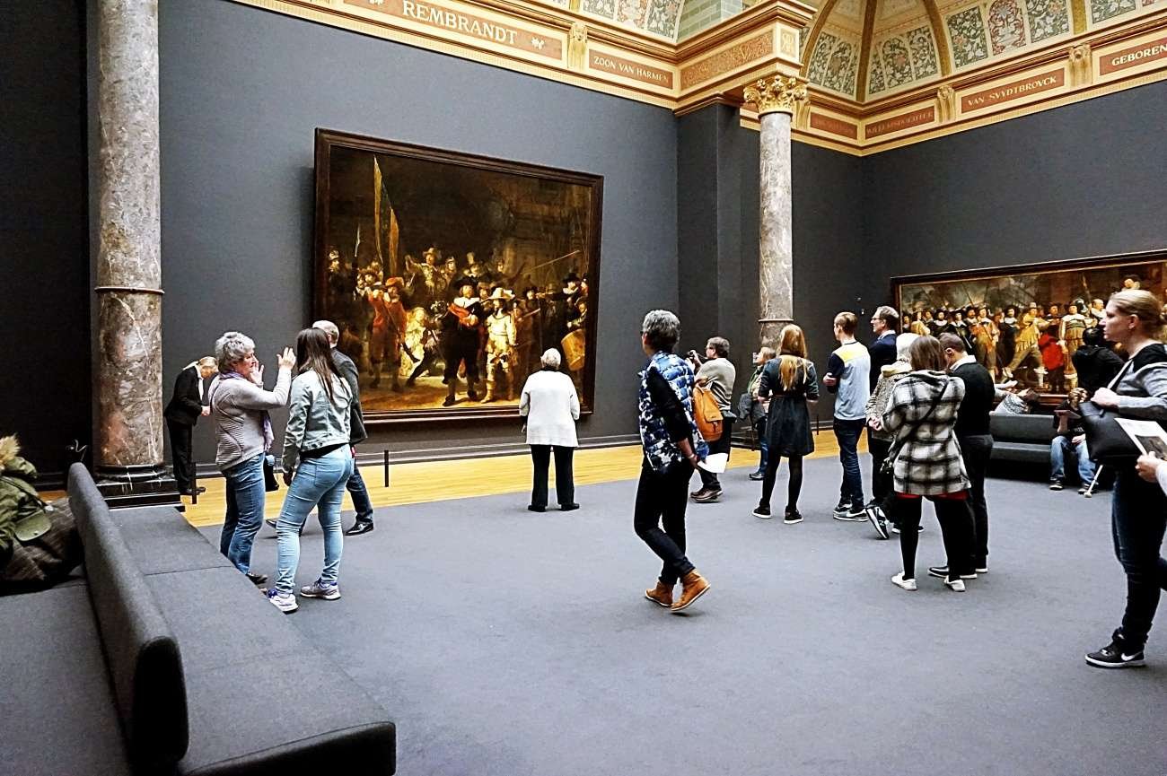 Какие музеи нужны сегодня. Художественный музей Рейксмюсеум. Рейксмузей Амстердам. Музей Рейксмузеум в Амстердаме «ночной дозор» Рембрандта. Зал славы в музее Рейксмузеум Амстердам.