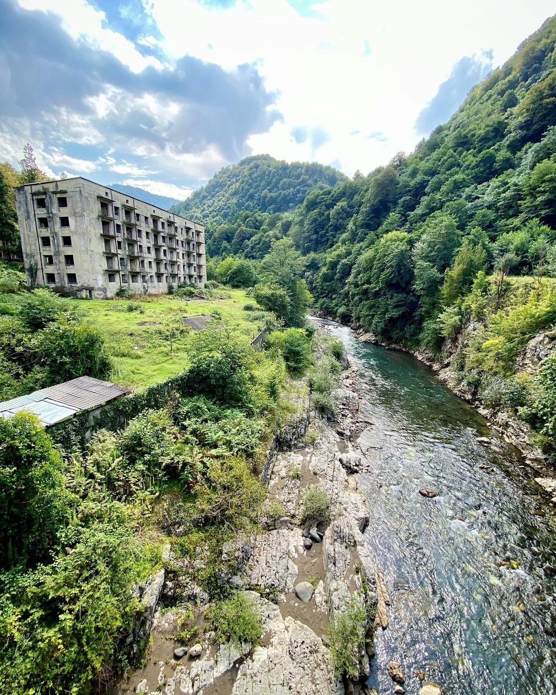 Абхазия город призрак акармара фото