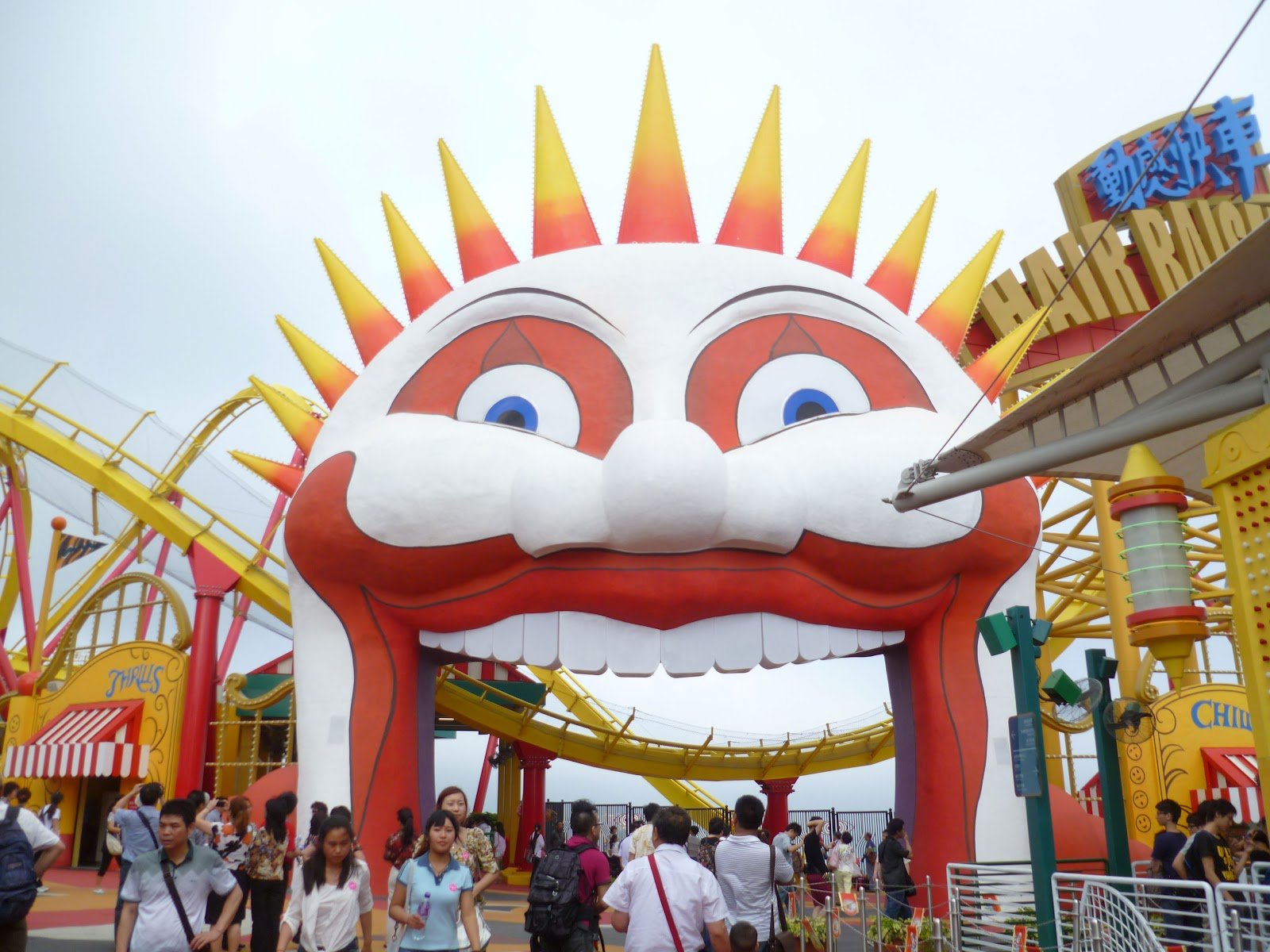 Император оушен парка. Океан парк Гонконг. Ocean Park Hong Kong американские горки. Океанический парк в Гонконге Китай. Горка оушен парк Гонконг клоун.