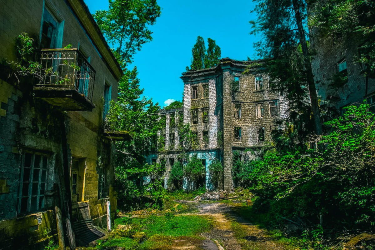 Абхазия заброшенный город Шахтеров