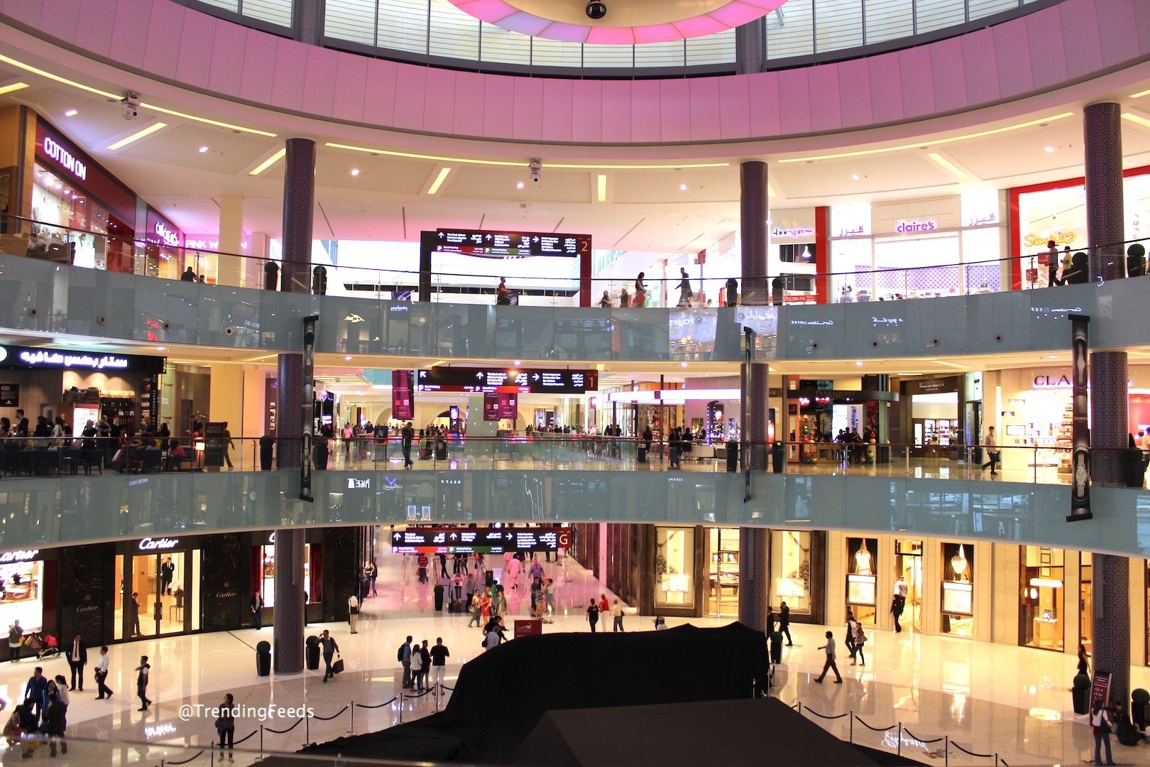 Дубай молл список магазинов. Дубай торговый центр Дубай Молл. Дубае торговый центр эмират Молл. Дубай аутлет Молл. Дубай аутлет Молл магазины.