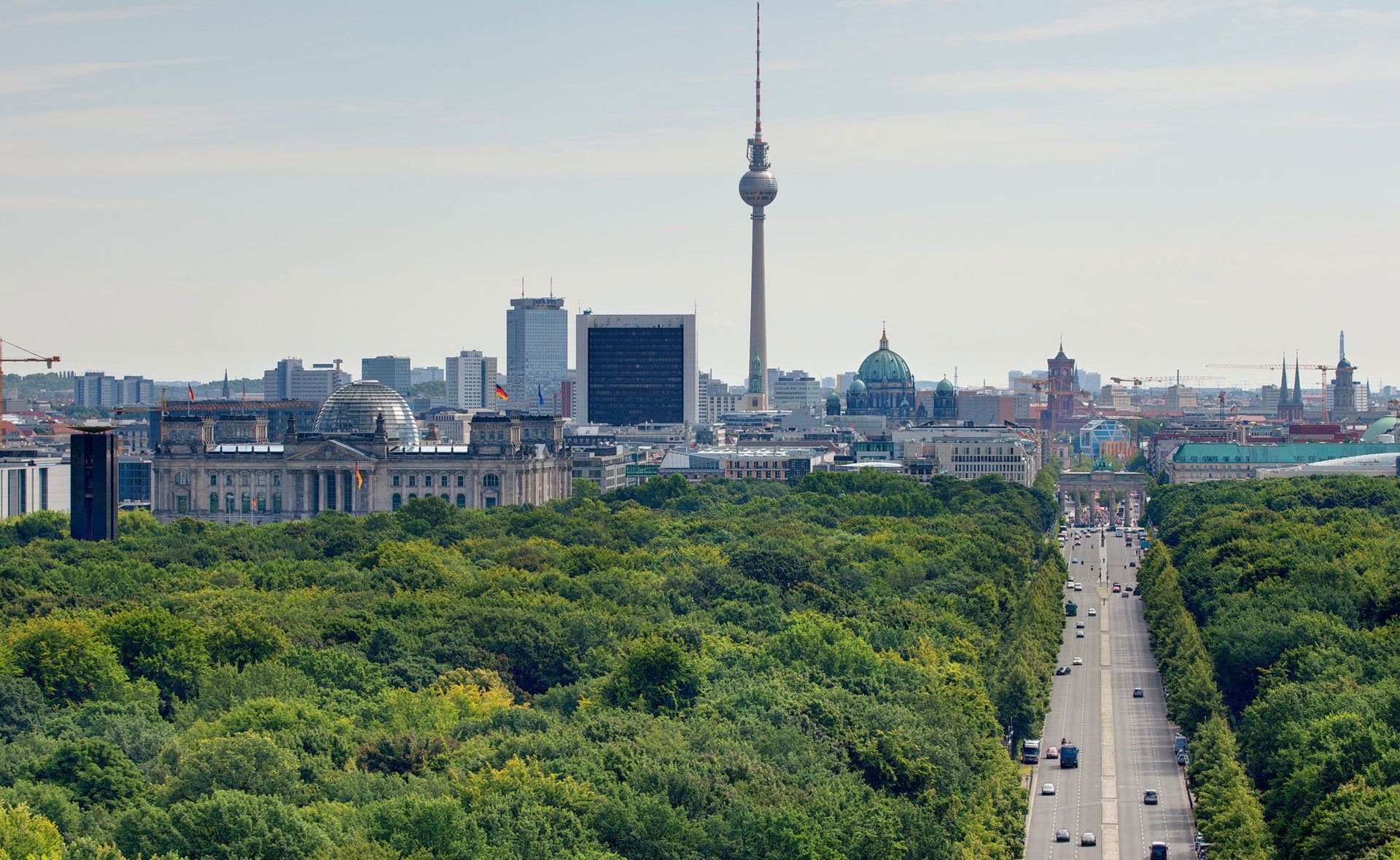 Сторона берлин. Берлин панорама. Берлин зеленый Мегаполис. Берлин панорама города. Берлин панорама 2021.