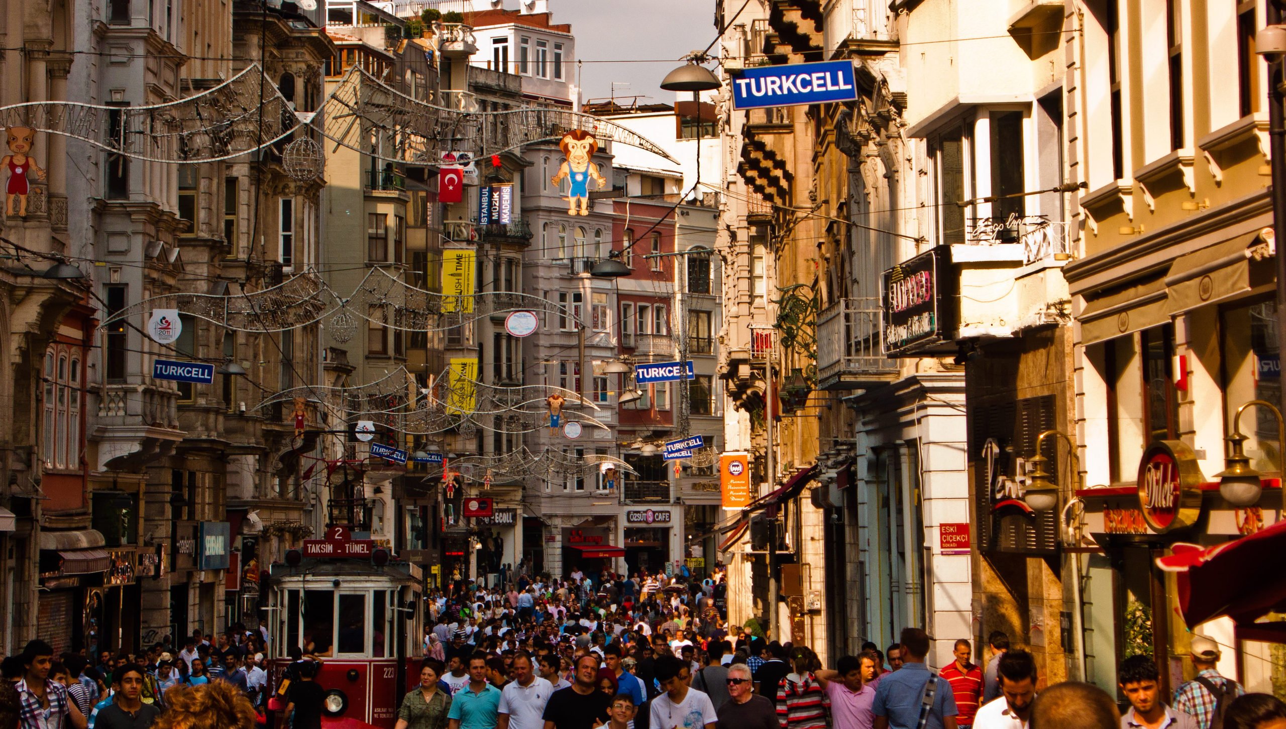 Истикляль. Улица Истикляль, Стамбул, Турция. Турция улица Истикляль. Улица в Стамбуле Стекляль. Пешеходная улица Стамбула Истикляль.