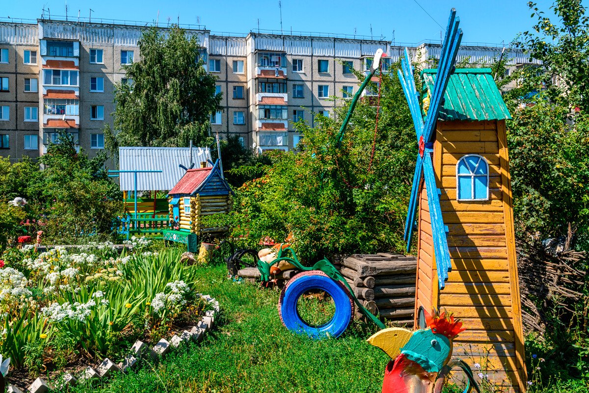 Корабль во дворе