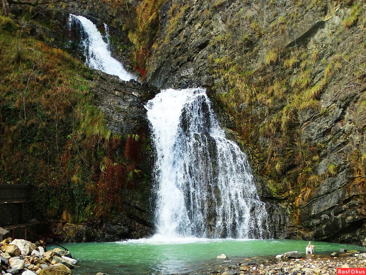 водопад изумрудный на реке жане