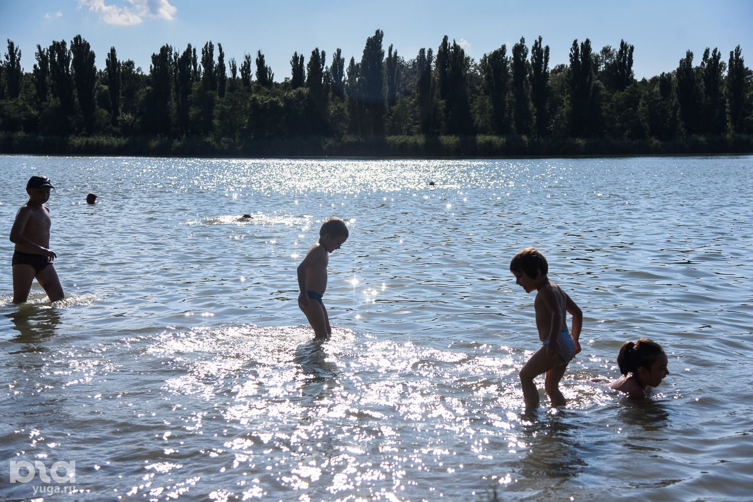 Можно ли купаться в речке. Пляж в Краснодаре на реке Кубань. Краснодарское водохранилище пляжи. Озеро Круглик Краснодар. Краснодарское водохранилище купаться.