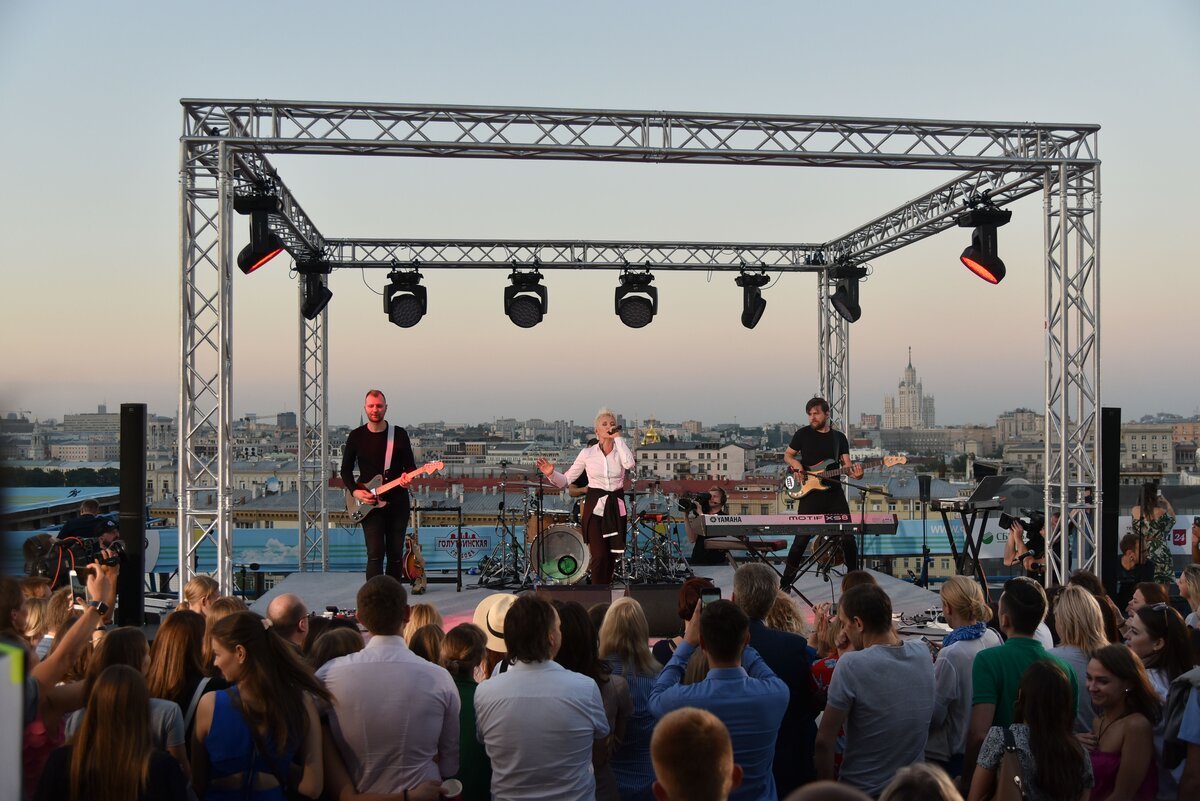 Руф фест спб. Руф фест на крыше Москва. Roof Fest Санкт-Петербург на крыше. Арбенина Руф фест. Крыша Таганка Руф.