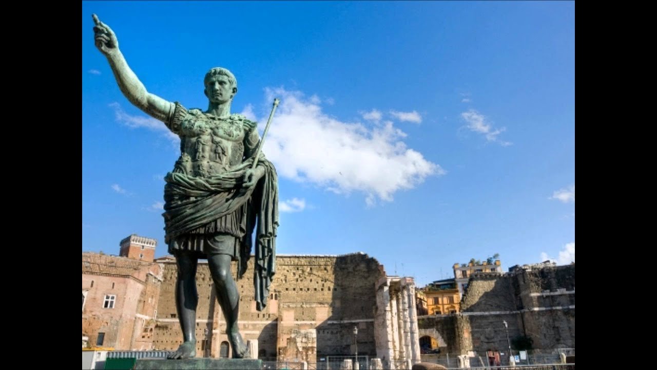 Статуя Юлия Цезаря, Рим Италия