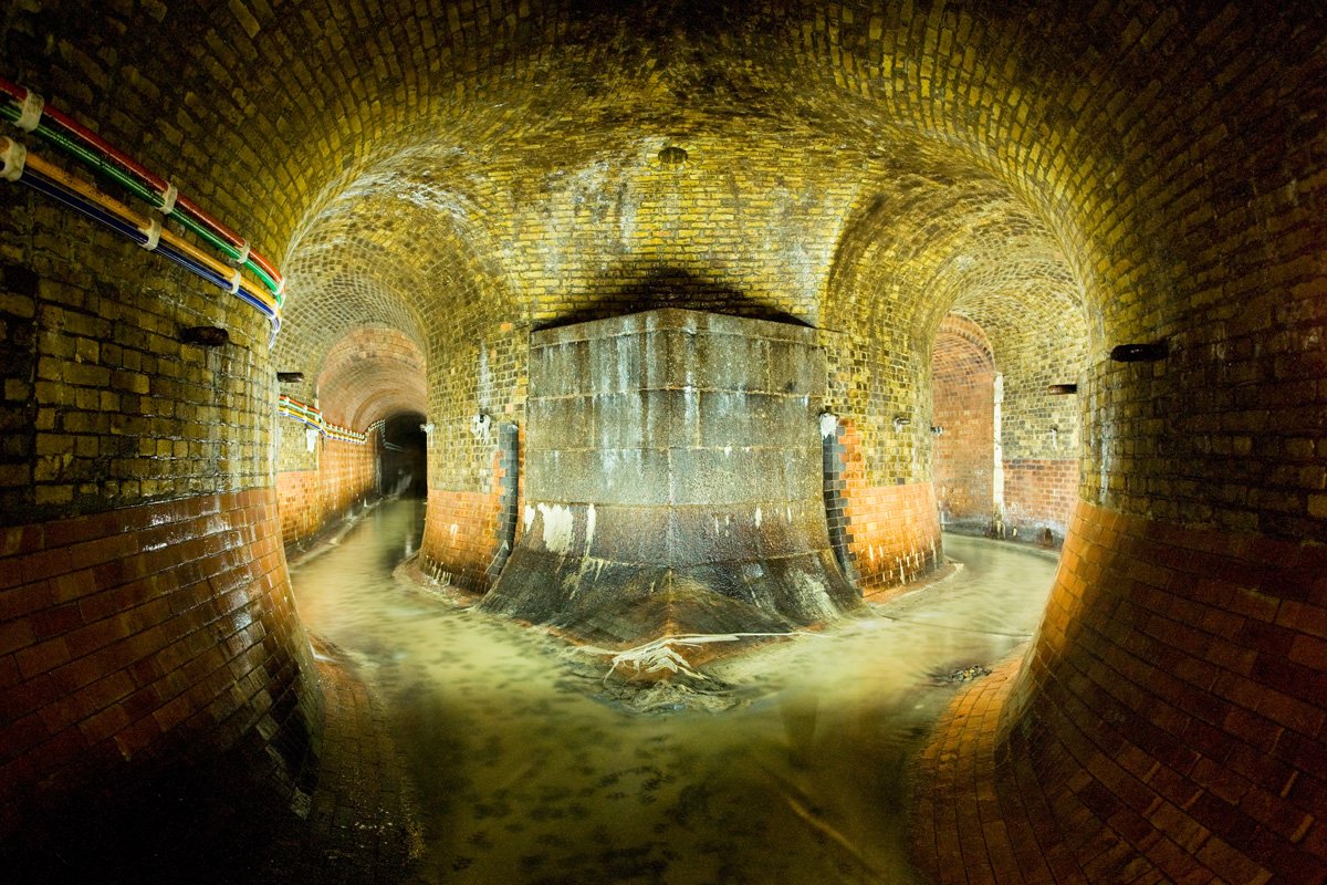 Город поды. Подземка катакомбы Лондон. Катакомбы Нью Йорка. Подземные тоннели Нью-Йорк. Подземные туннели Лондона.