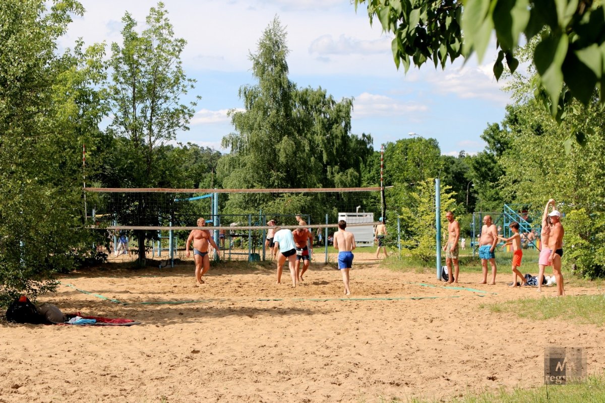 Загорать летом
