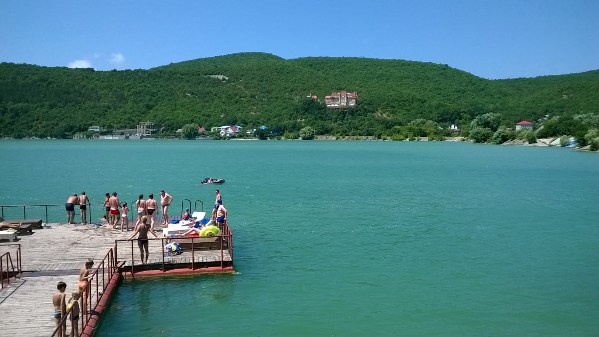 Абрау-Дюрсо озеро пляж