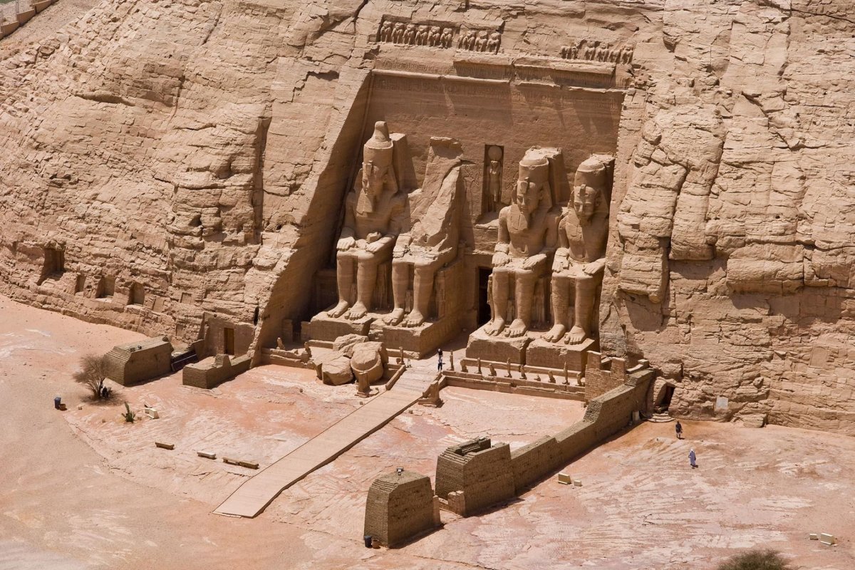 Храм в скале египет