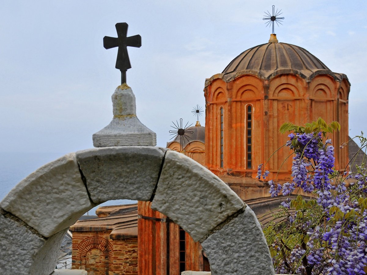 Православный Афонский монастырь крест