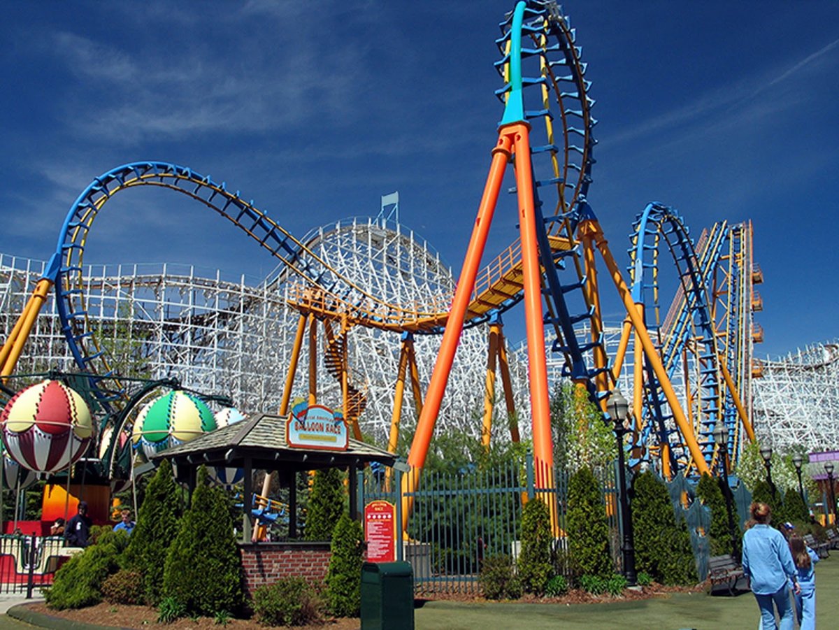 Парк метр. Six Flags Astroworld Хьюстон. Six Flags Лос Анджелес. Парк сикс Флэгс Лос Анджелес. Парк аттракционов в Америке Six Flags.