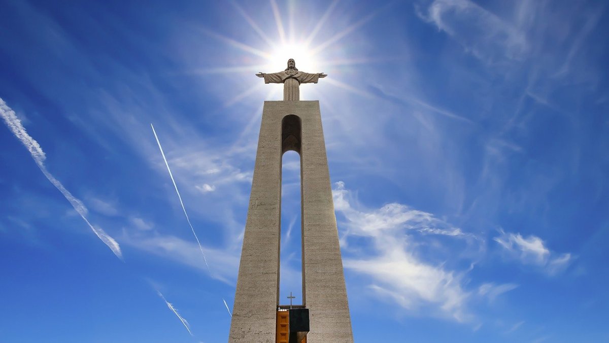 Статуя в португалии христа иисуса