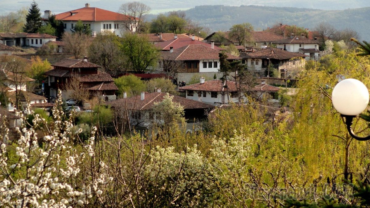 Порой деревни. Село Левци Болгария. Село Илаков Болгария. Болгария Видлица (село, Болгария). Деревня Албанья, Испания.