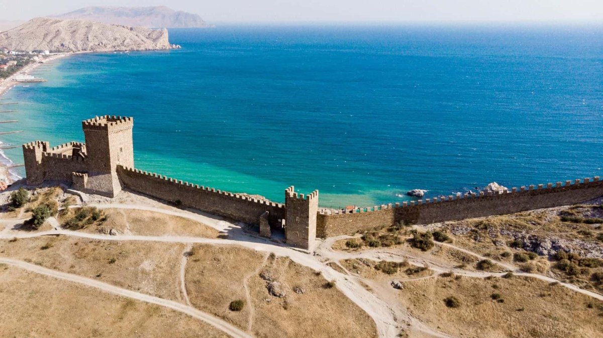 Генуэзская крепость Судак с моря