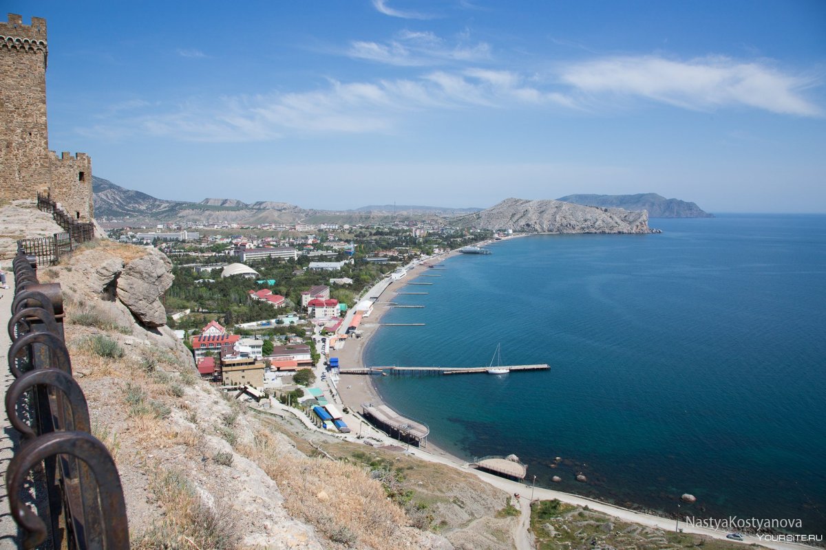 Вид с Генуэзской крепости в Судаке
